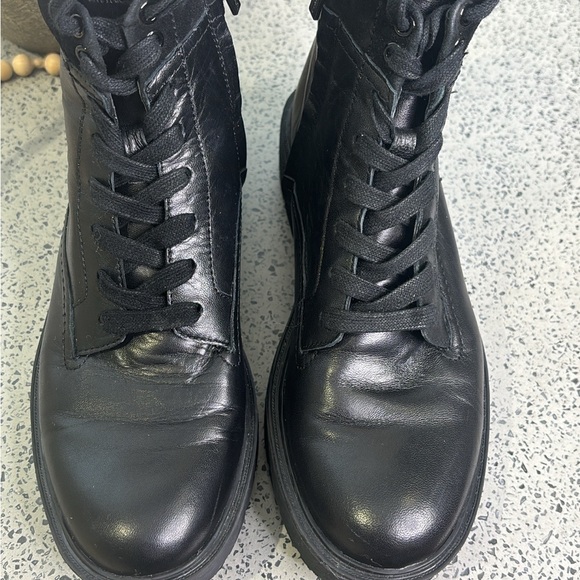 Women’s/Girls Calvin Klein Black Leather Combat Boots.  Size 5/6 - Picture 3 of 5
